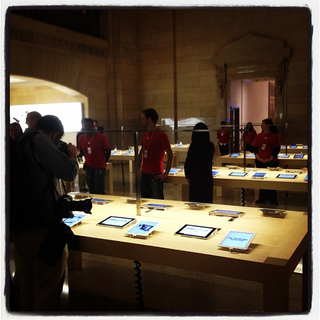 Illustration for article titled Sneak a Peek at the Finished Apple Store in NYC's Grand Central Terminal (Updated)